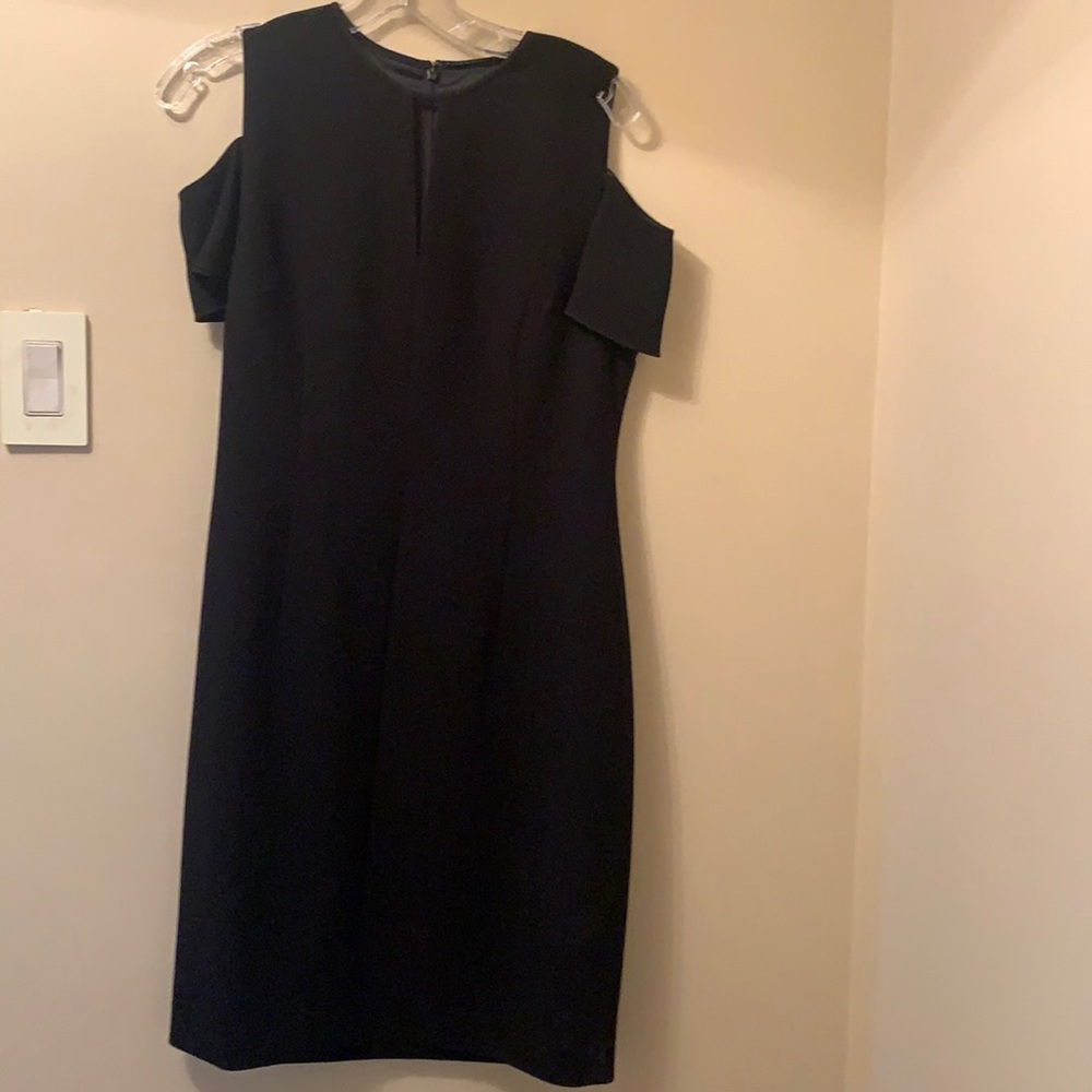 Black Elie Tahari cold shoulder dress size 6